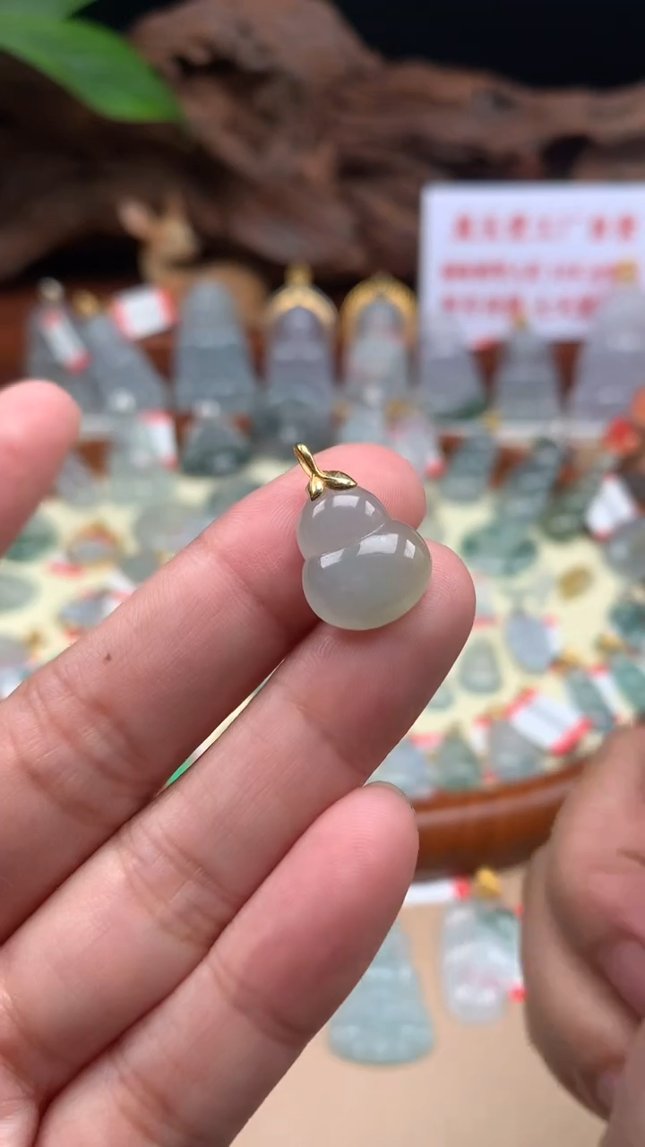 【闪购商品】翡翠颈饰18K金镶嵌葫芦