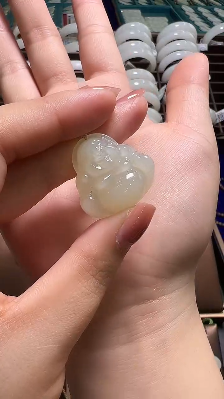 和田玉未镶嵌颈饰吊坠