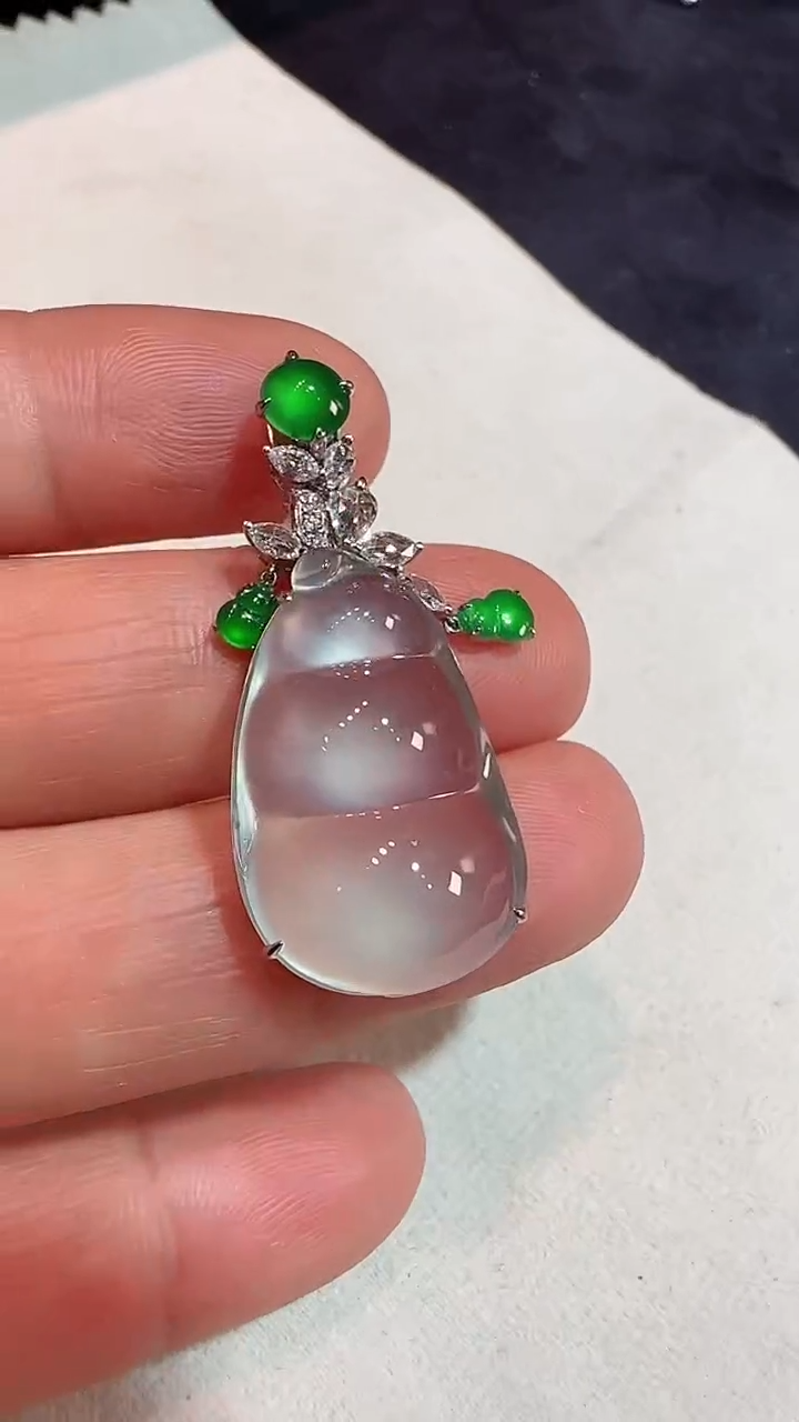 【闪购商品】翡翠项链18K金镶嵌福豆