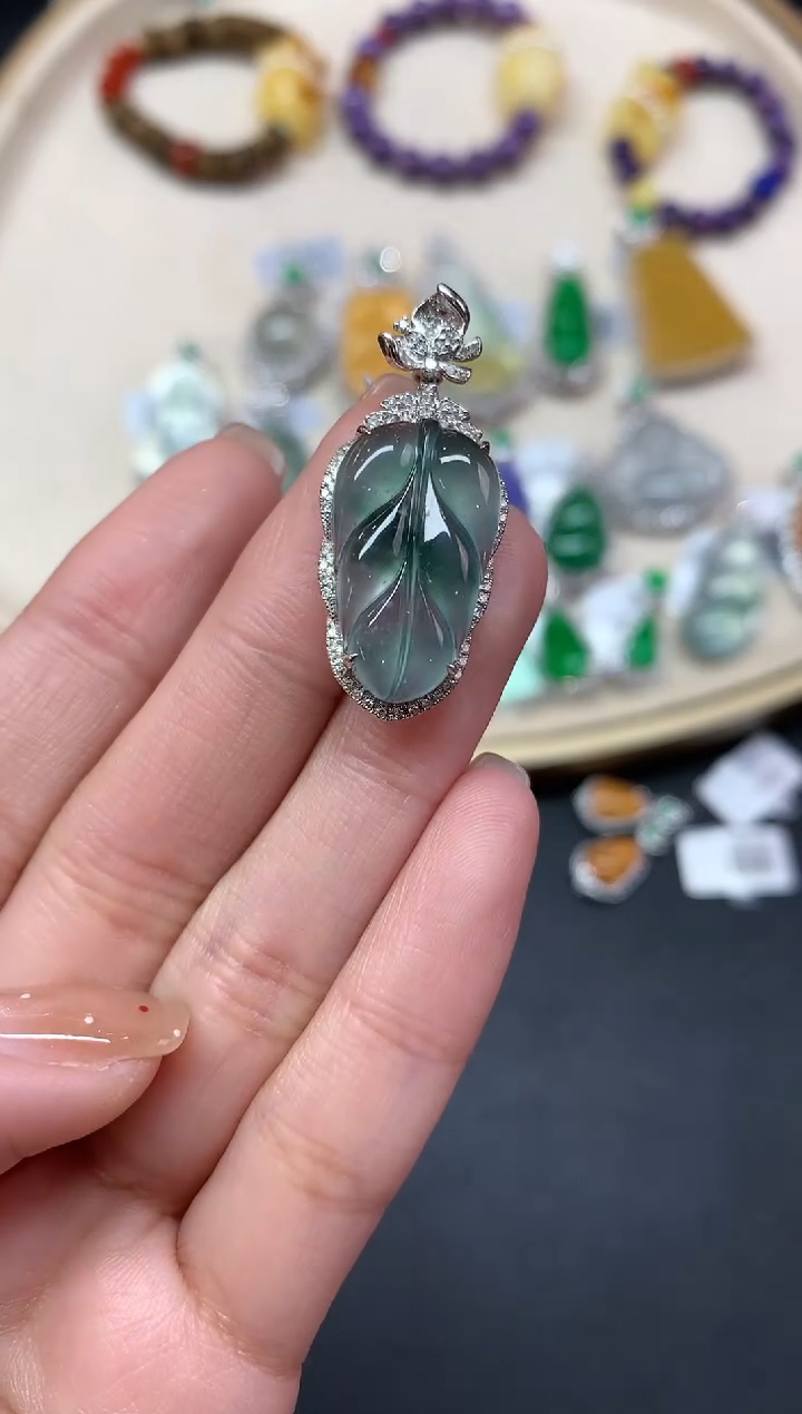 【闪购商品】翡翠吊坠(不含链)18K金镶嵌吊坠A18|3980