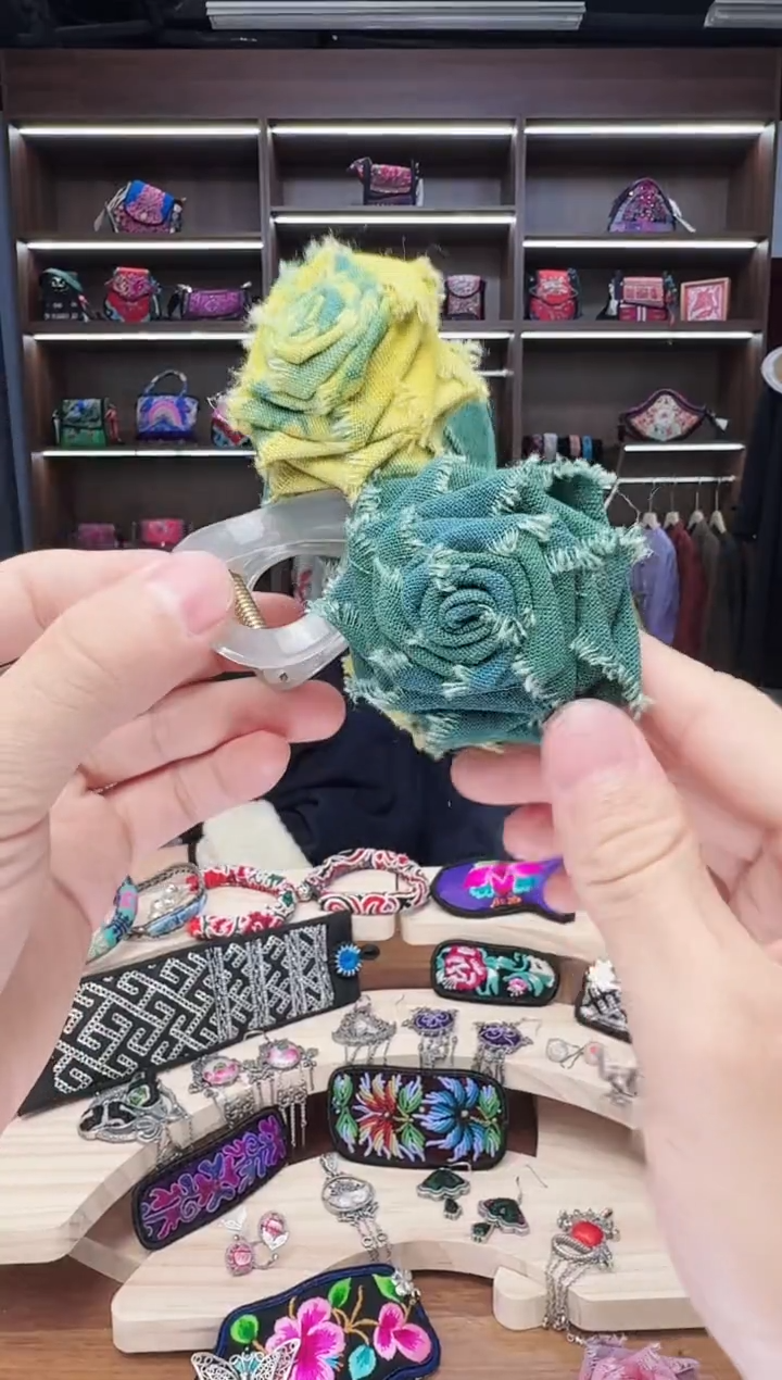 织绣A134蒙阿苏苗绣传承店