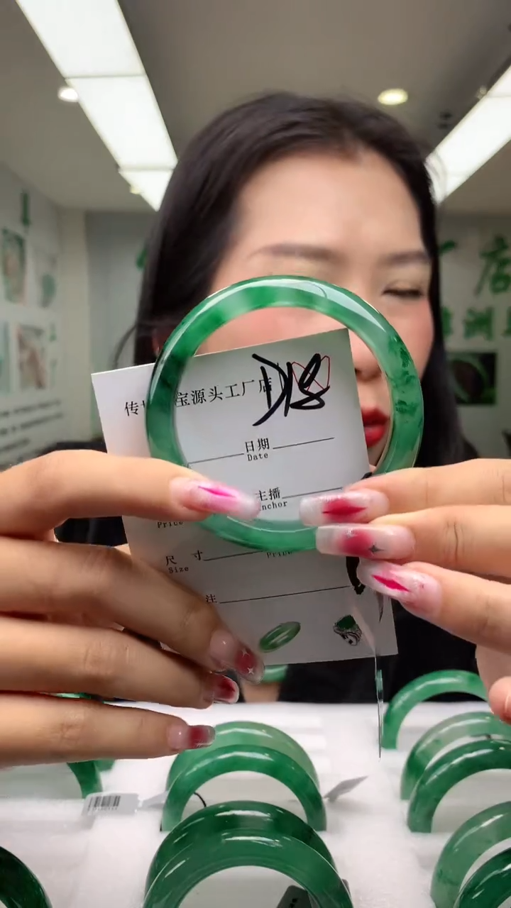 【闪购商品】石英质玉手镯未镶嵌57