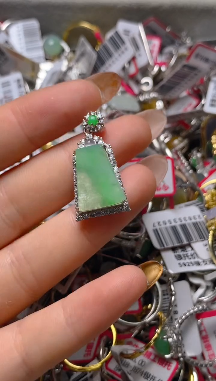 银S925镶嵌戒指翡翠百内无证书