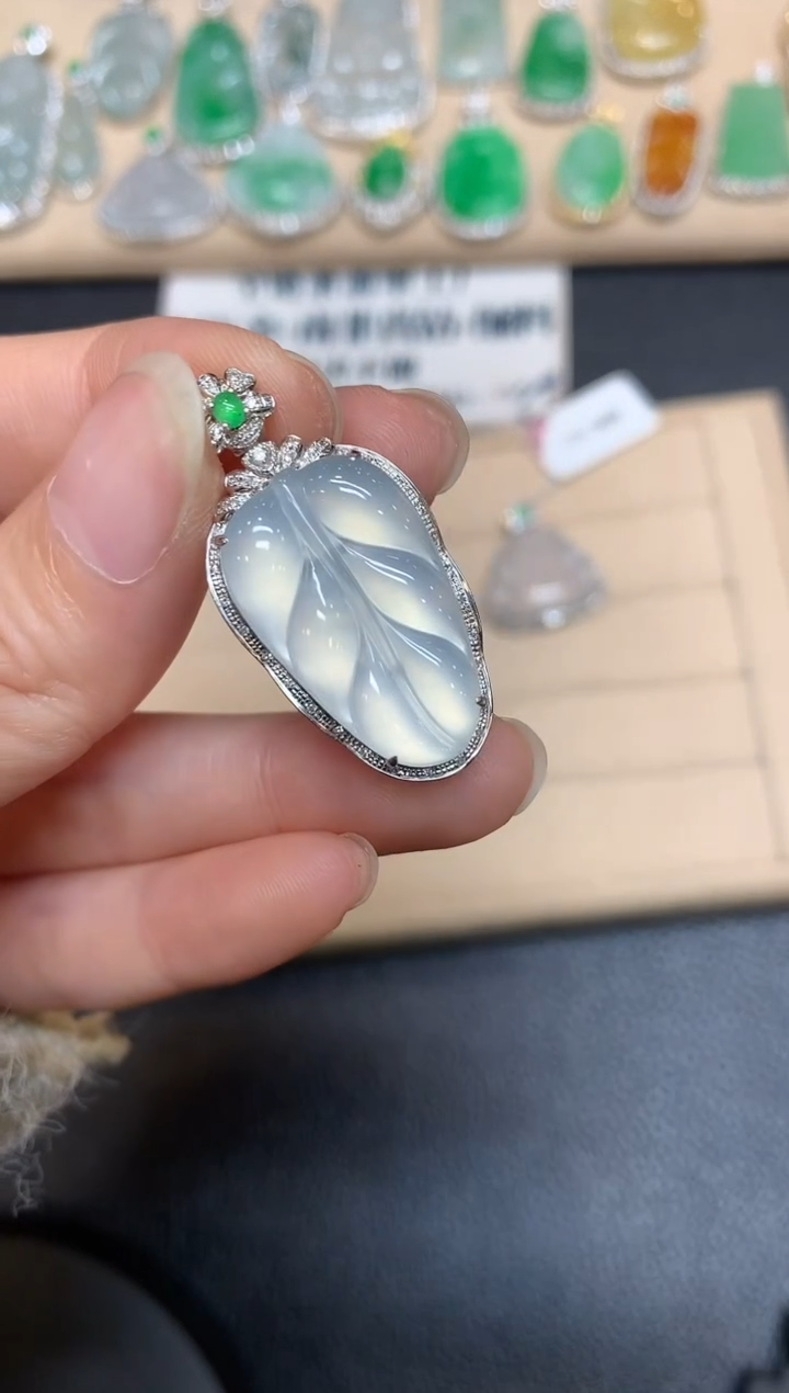 【闪购商品】翡翠颈饰18K金镶嵌树叶【无服务费