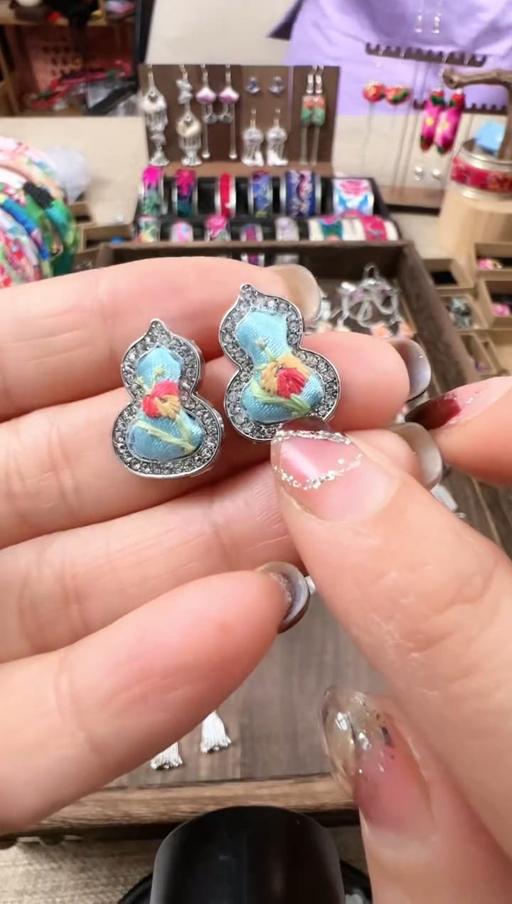 【闪购商品】织绣民族风老绣饰品402