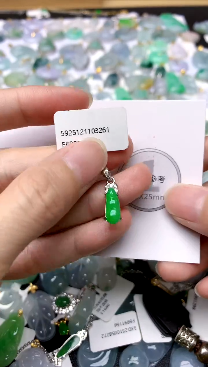 颈饰银S925镶嵌翡翠天然A货翡翠