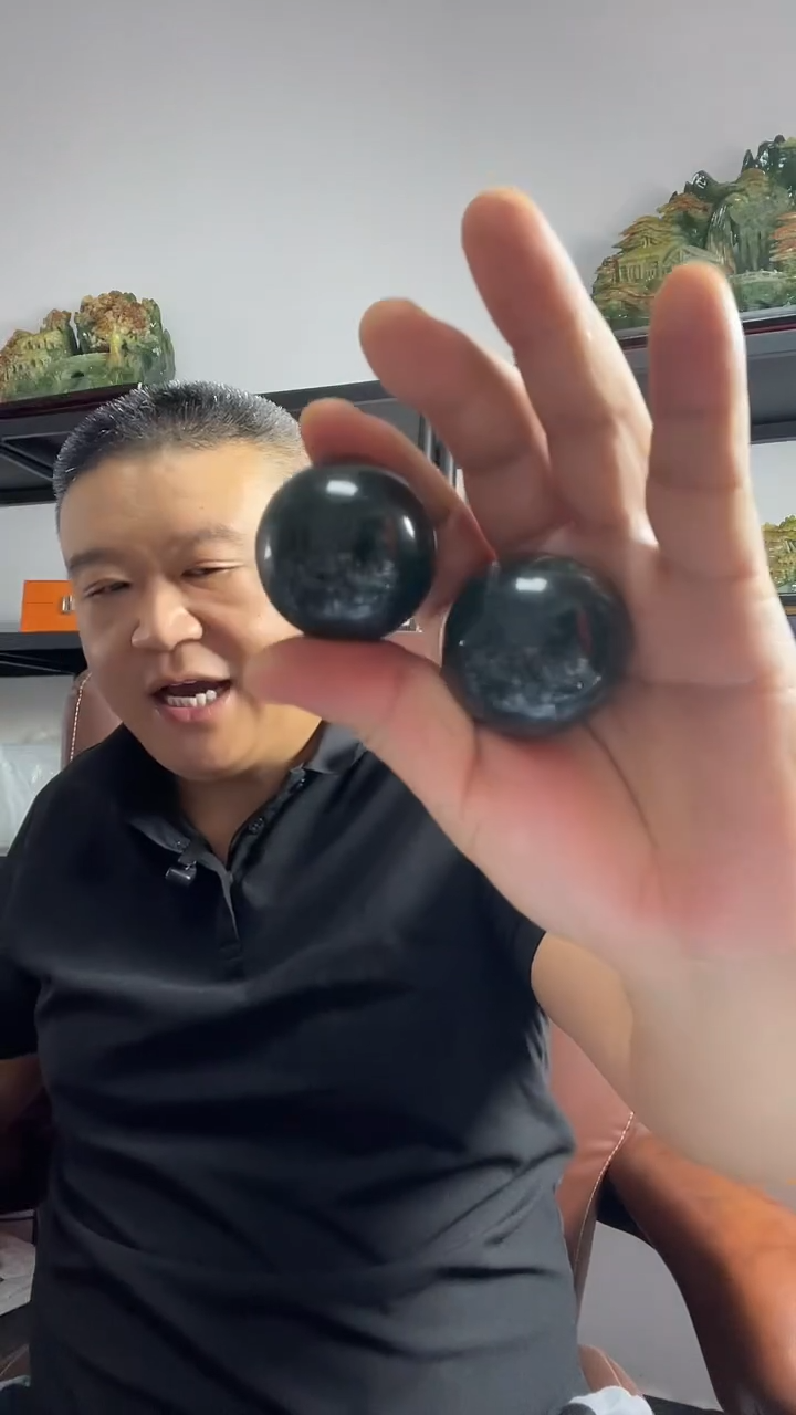 蛇纹石玉未镶嵌手球一对
