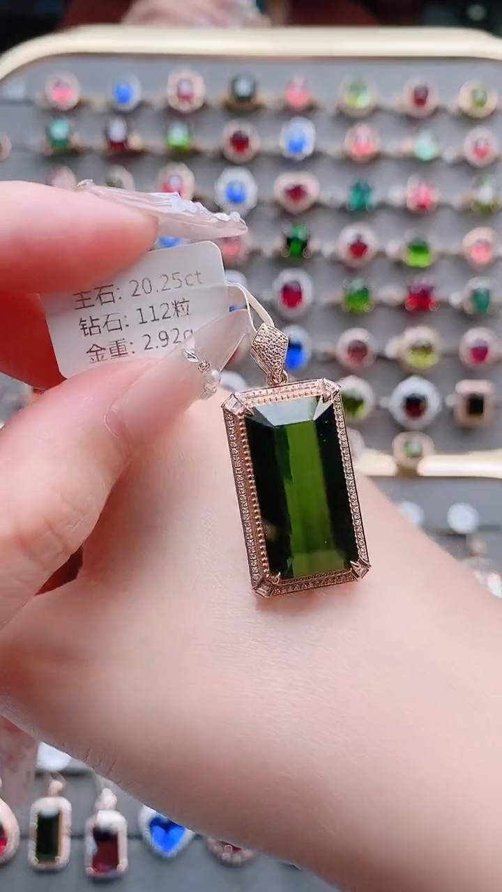 18K金镶嵌吊坠(不含链)碧玺20.25克拉