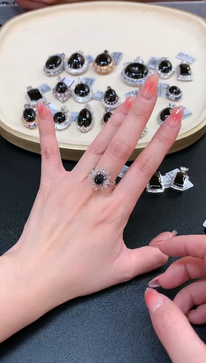 【闪购商品】翡翠戒指18K金镶嵌A751|6800