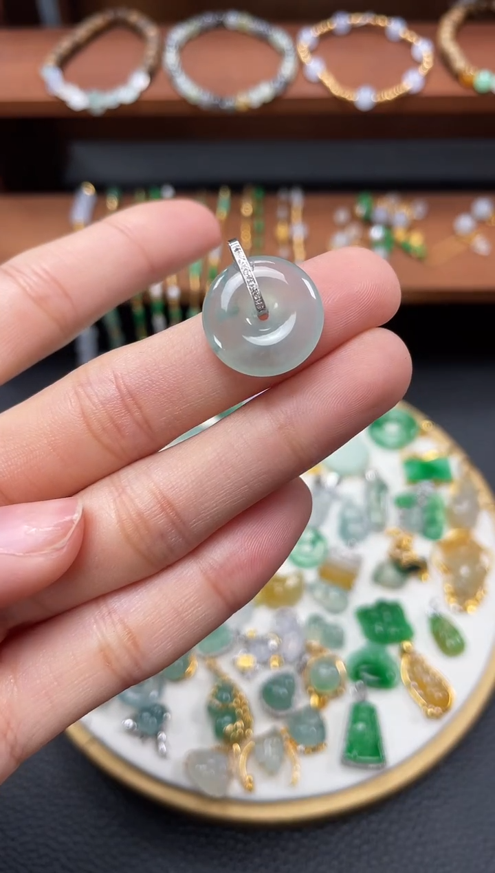 【闪购商品】翡翠吊坠(不含链)18K金镶嵌一个   JK693