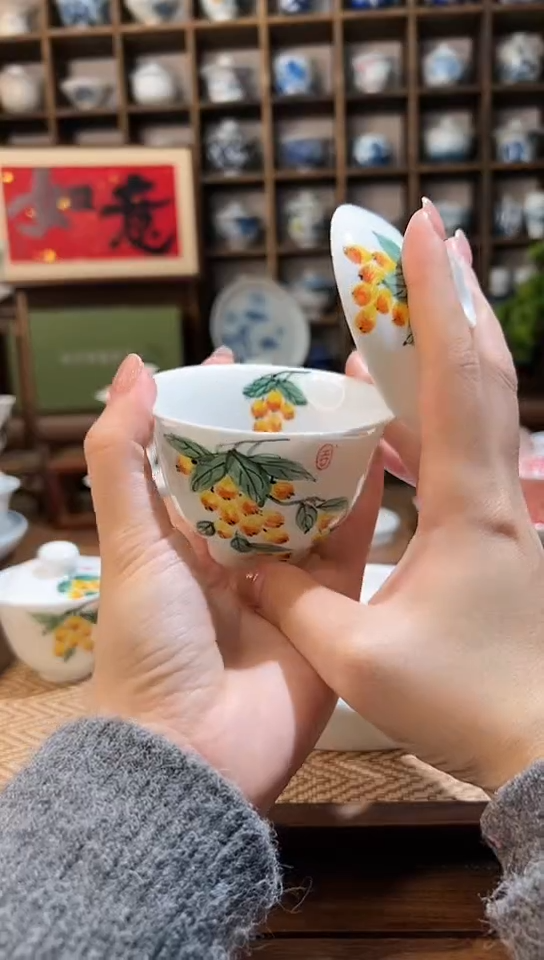 【闪购商品】手绘枇杷元宝盖碗