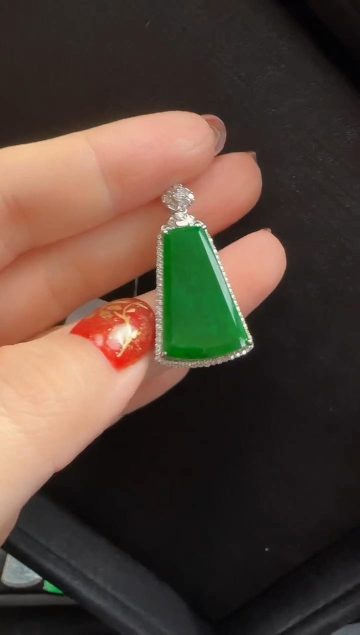 【闪购商品】翡翠颈饰18K金镶嵌65无事牌