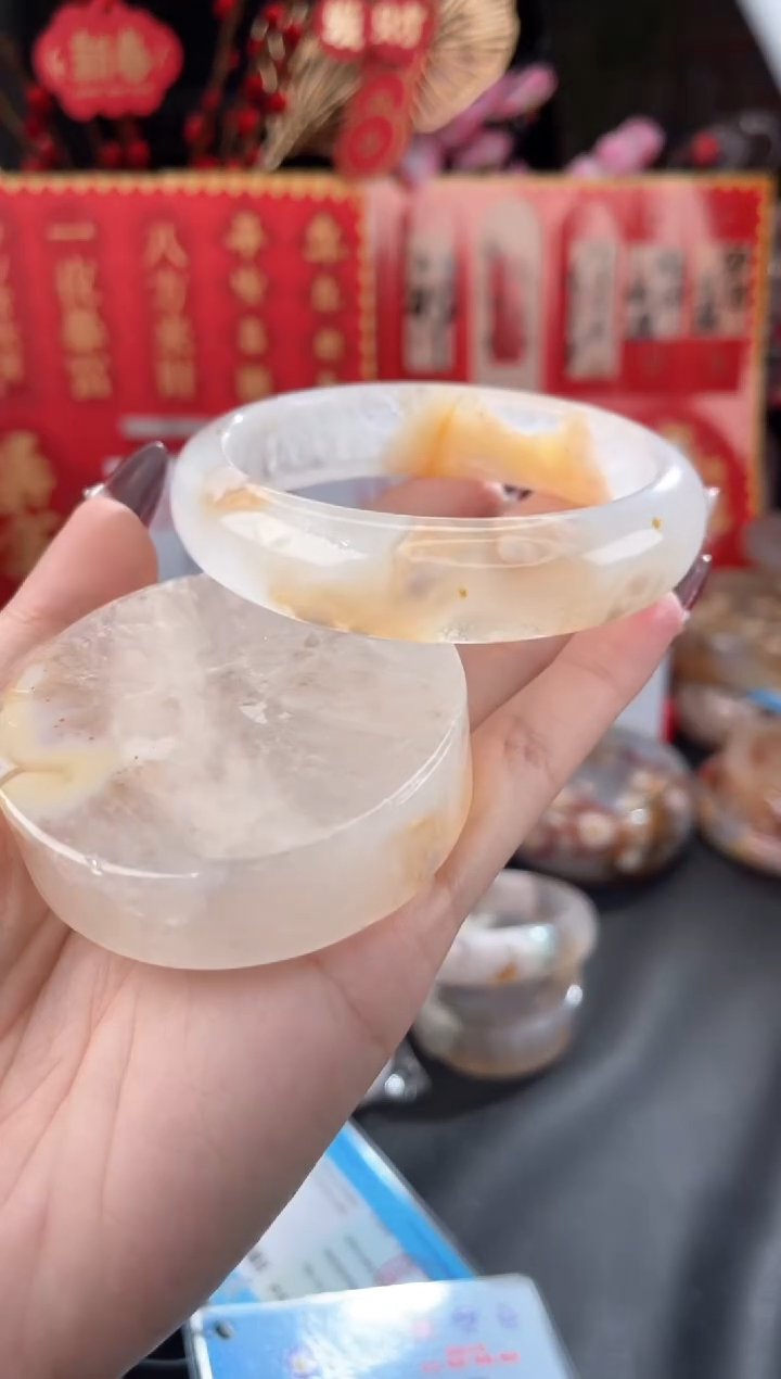 【闪购商品】石英质玉手镯未镶嵌62