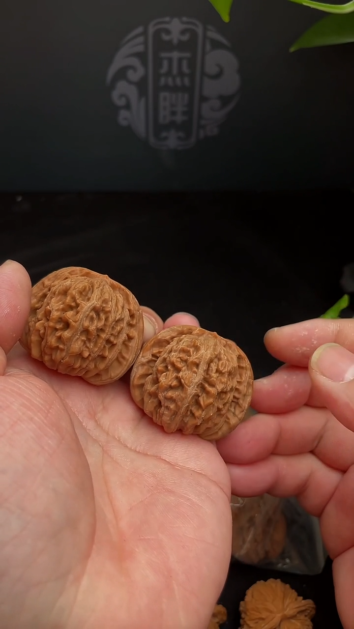 【闪购商品】文玩核桃把件汉高楼40尺左右（福利款）