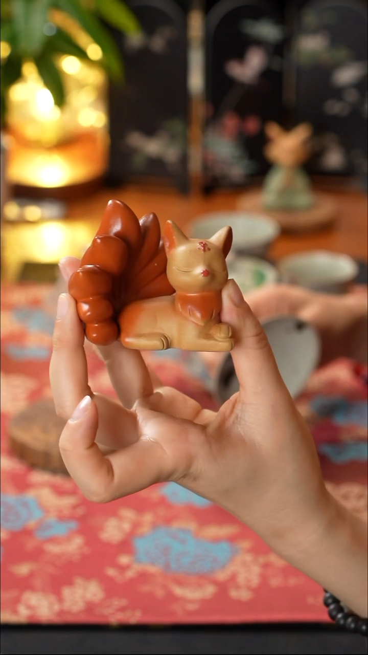 黄金段泥九尾狐紫砂茶宠