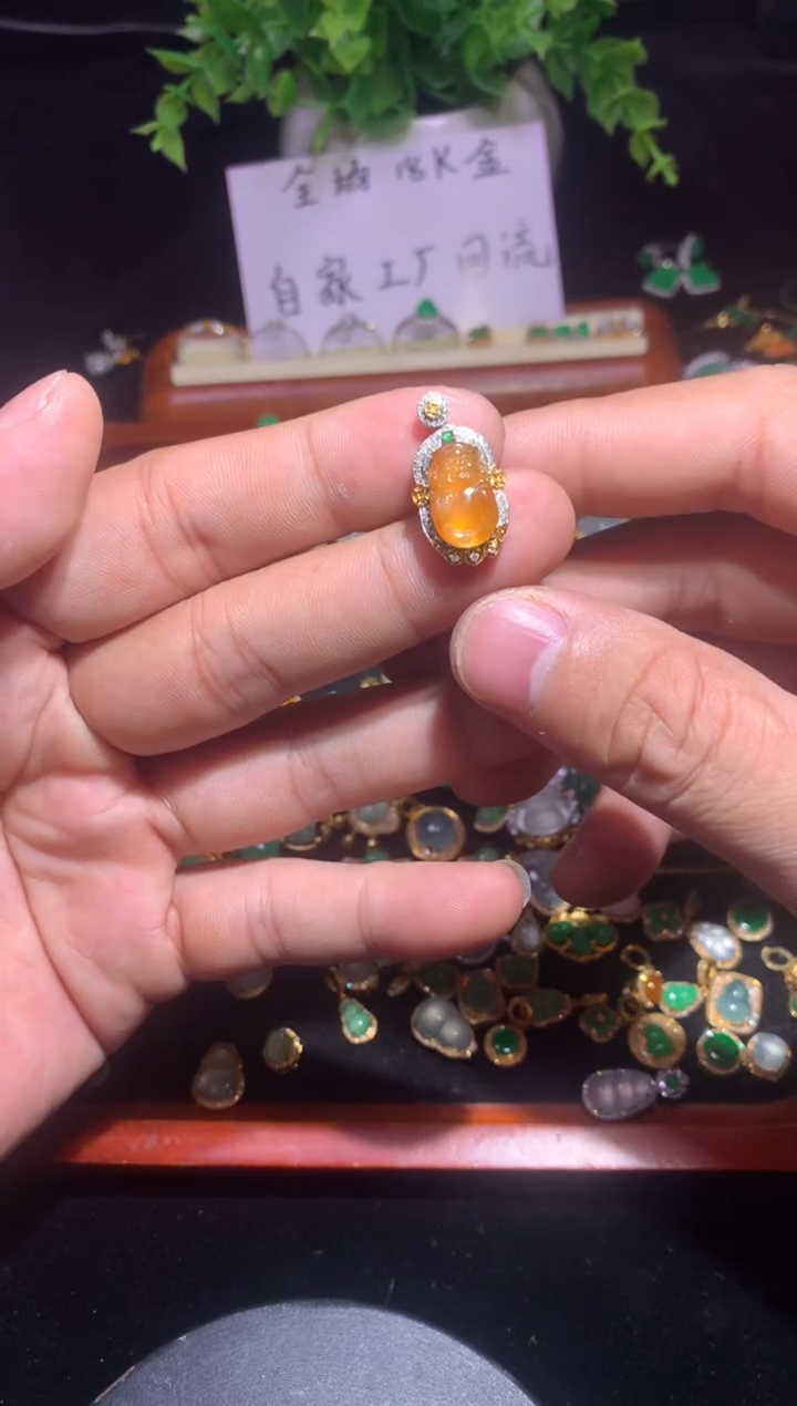 吊坠(不含链)18K金镶嵌翡翠1