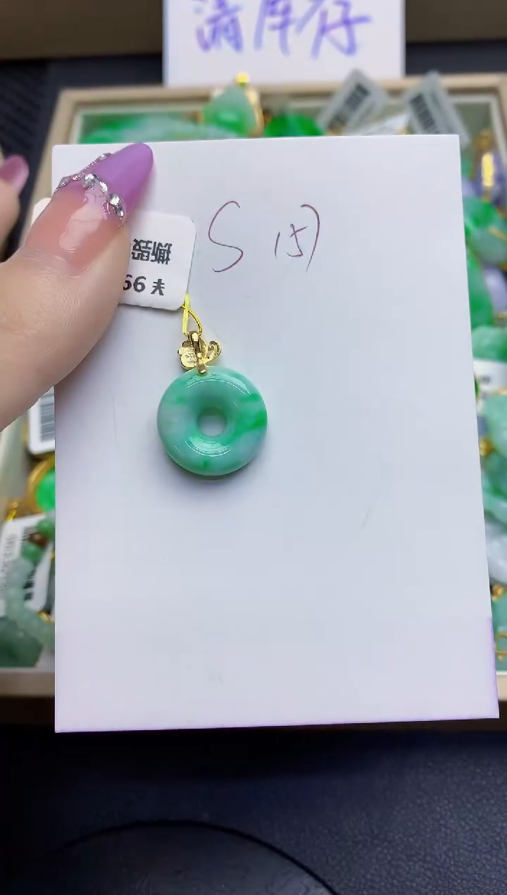 翡翠未镶嵌颈饰缅甸天然翡翠A货