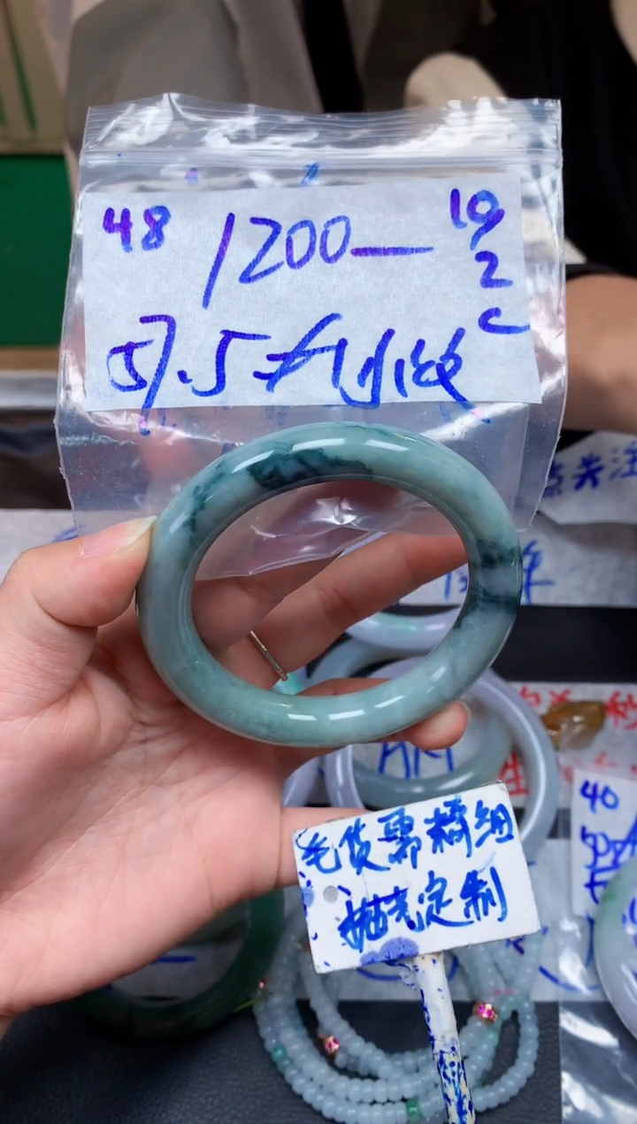 【闪购商品】定制翡翠未镶嵌48毛货需精细抛光手镯多样性拍一发一