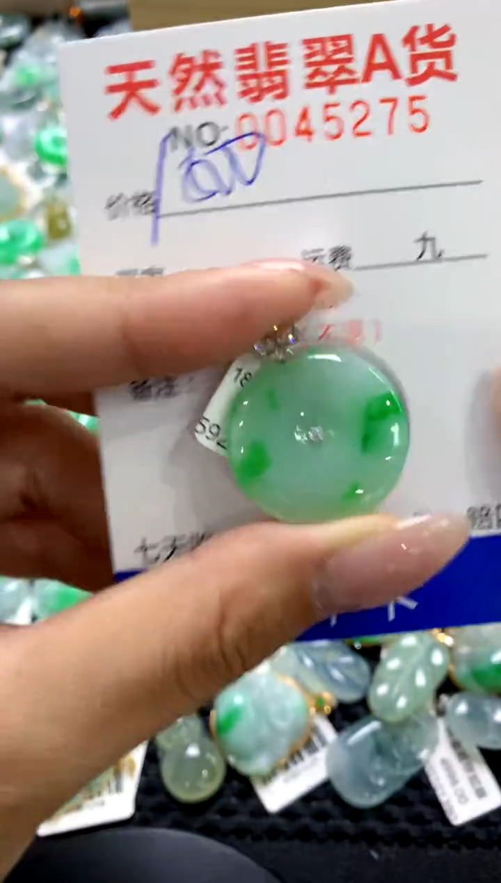 翡翠18K金镶嵌颈饰1111111111111111