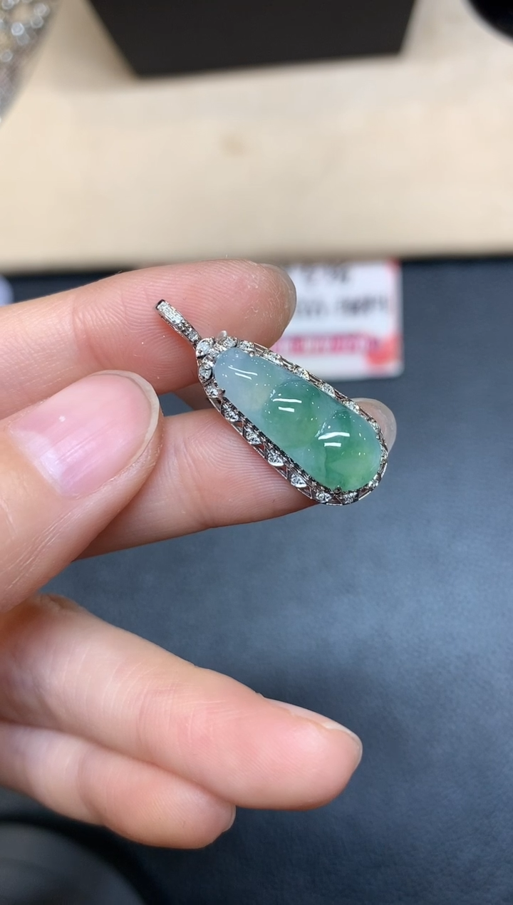 【闪购商品】翡翠颈饰18K金镶嵌福豆【无鉴赏期多样性发其一