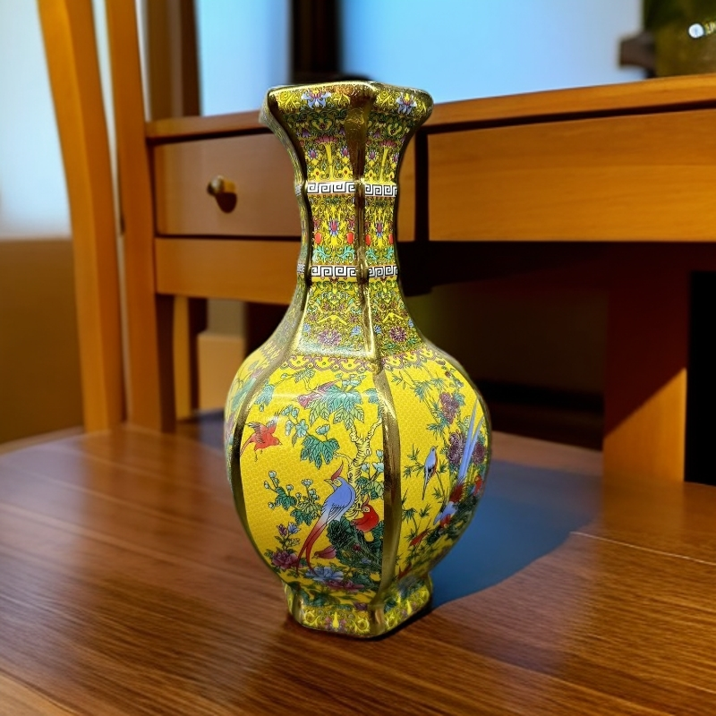 【厂长瓷业】景德镇陶瓷小号珐琅彩花鸟帝王黄六方瓶摆件