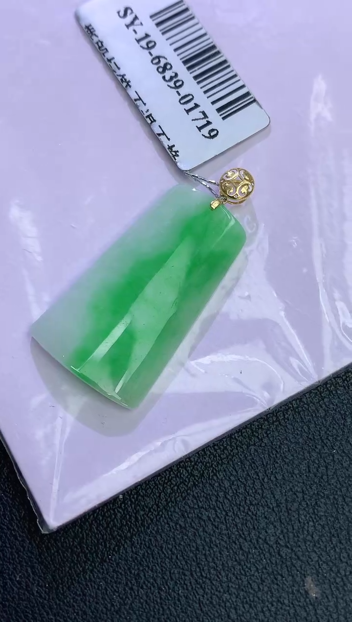 颈饰18K金镶嵌翡翠赠礼盒证书 麦麦