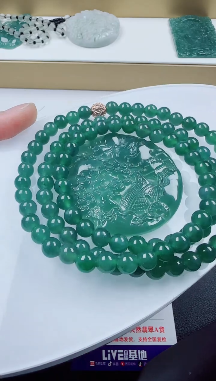 翡翠未镶嵌颈饰山水多样性发货随机一件发货