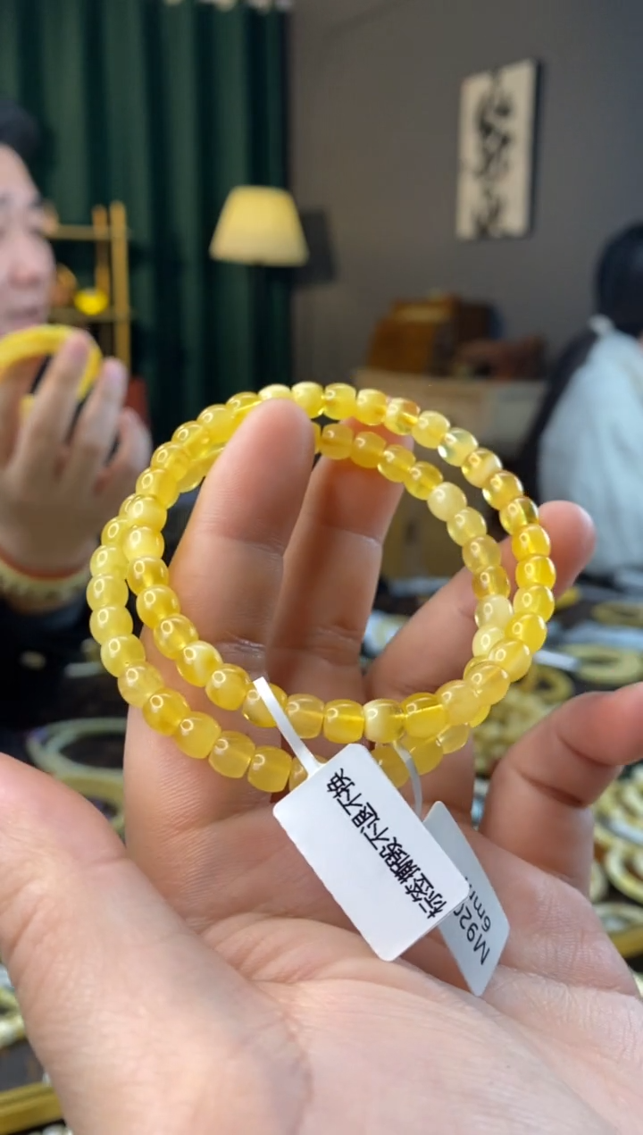 【闪购商品】琥珀手串未镶嵌6mm直切微瑕多样发其一