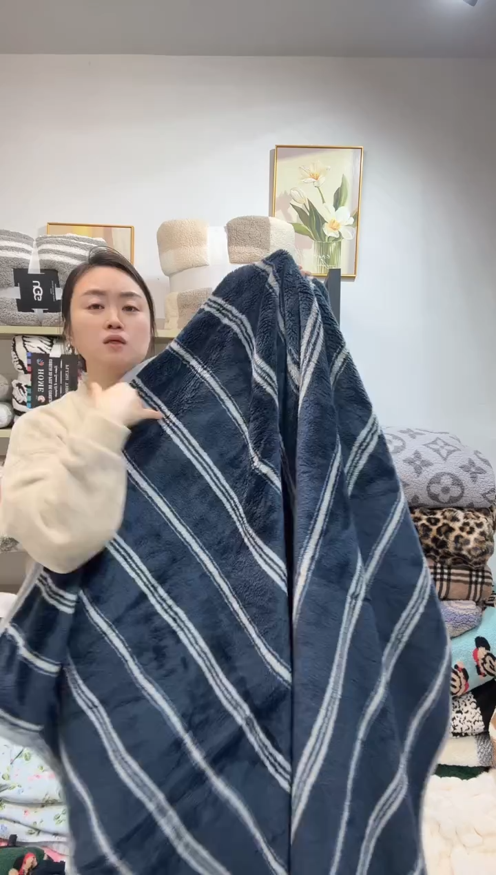 聚酯纤维130*180蓝色条纹午休毯