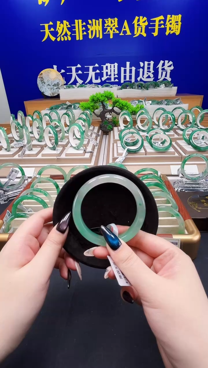 未镶嵌手镯石英质玉（非洲翠）圈口58