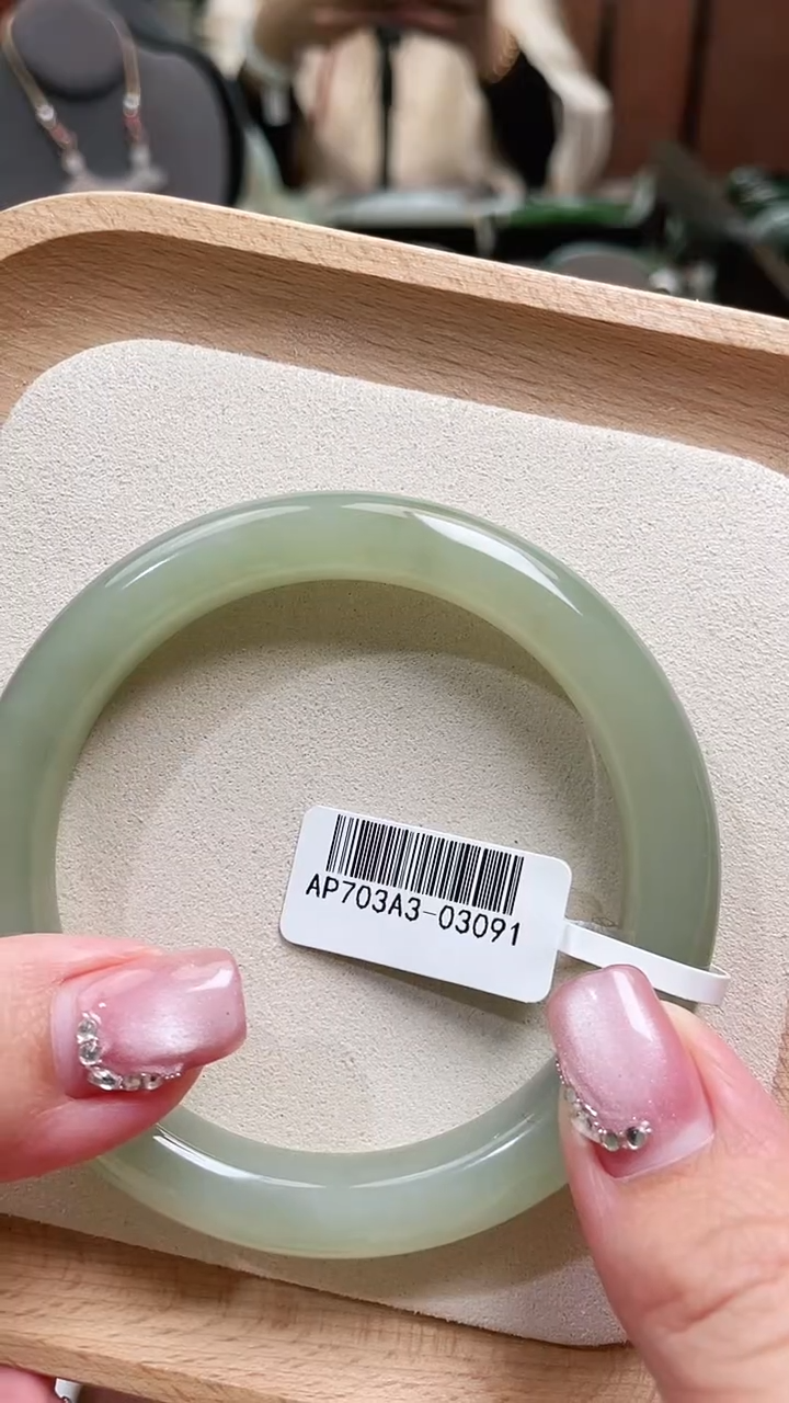 【闪购商品】和田玉手镯未镶嵌61+圈口