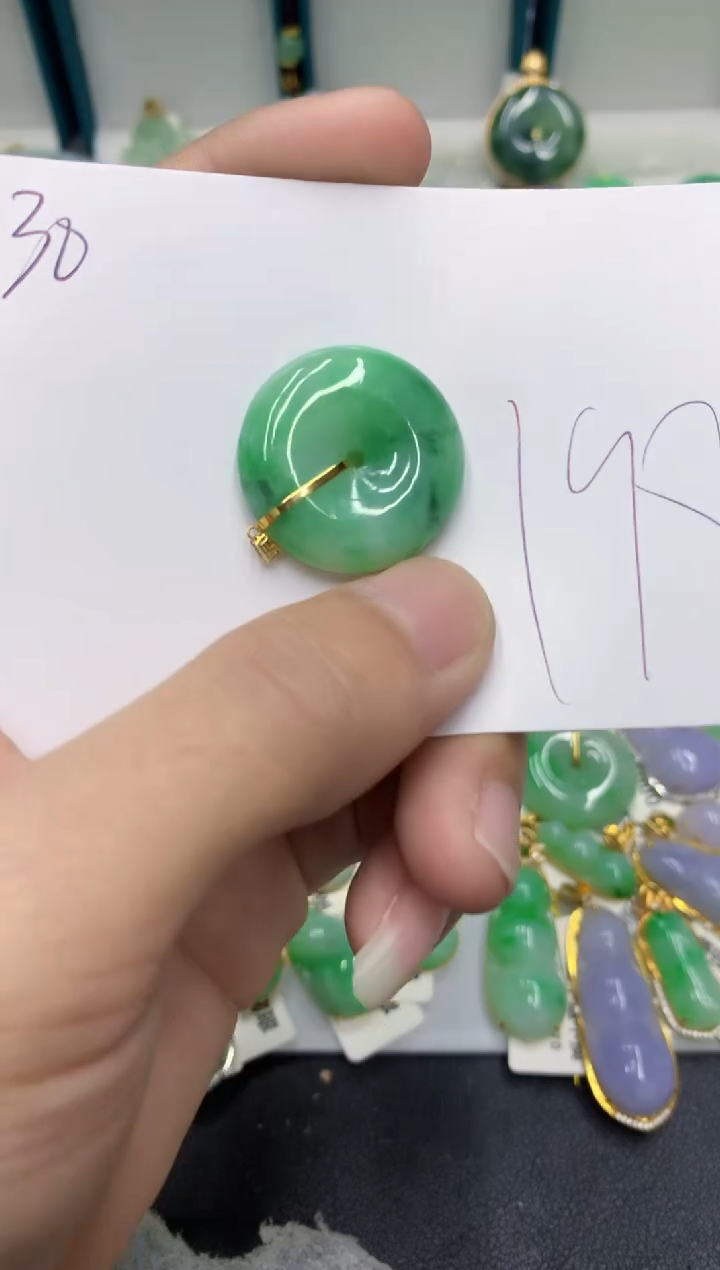 【闪购商品】翡翠颈饰18K金镶嵌翡翠