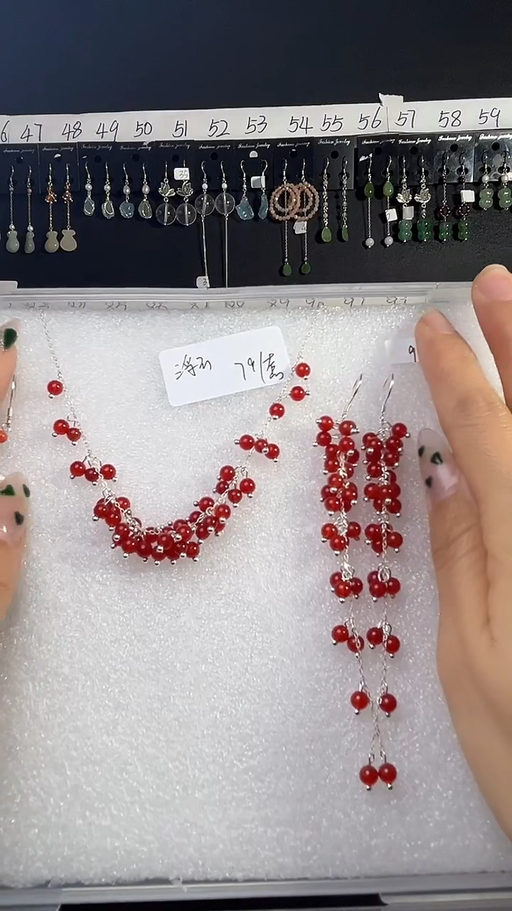 未镶嵌翡翠耳饰淡***?淡漠浮云