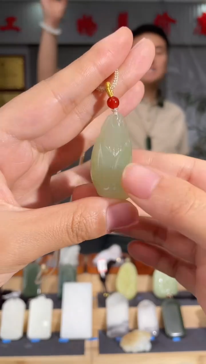 和田玉未镶嵌颈饰1