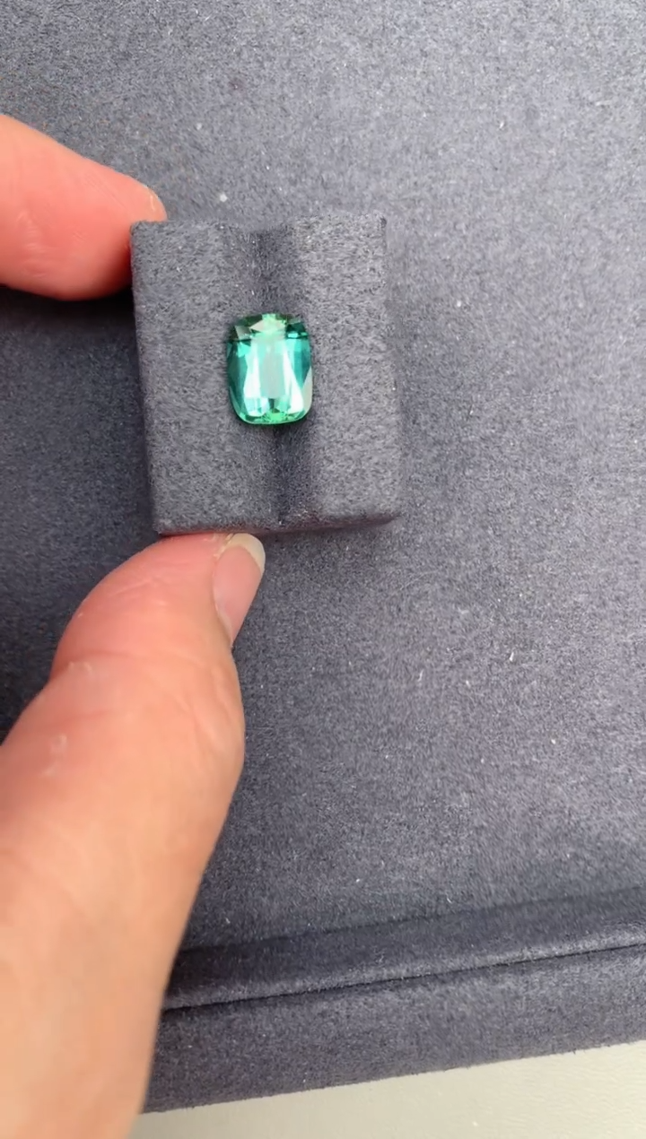 【闪购商品】碧玺裸石未镶嵌3.1ct拉贡