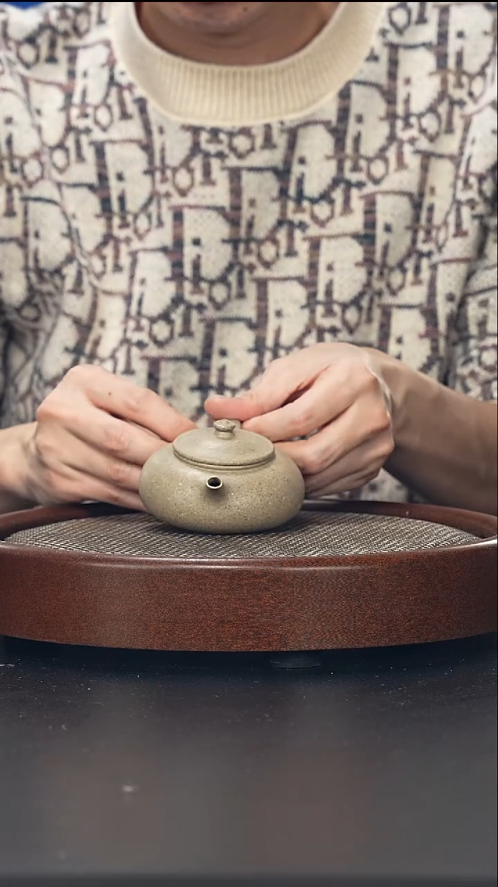 茶壶紫砂寒江-黑段-全手工微微瑕