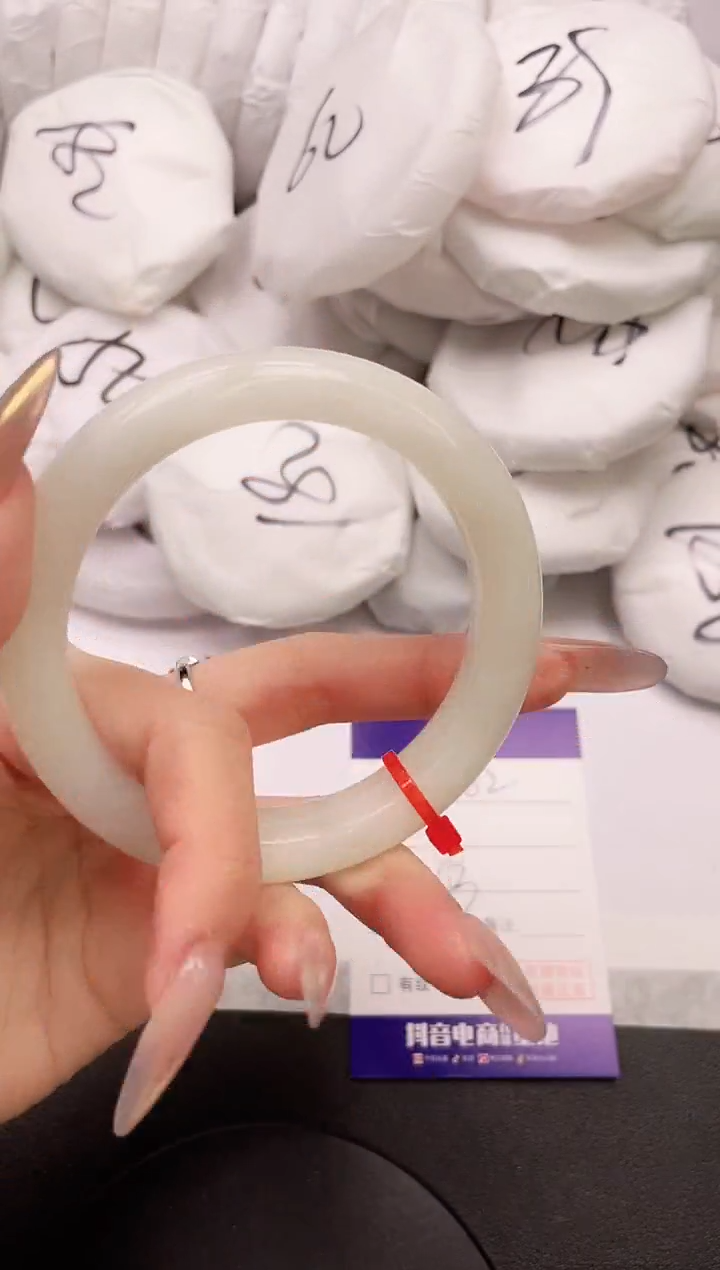 【闪购商品】和田玉手镯未镶嵌25K182-63