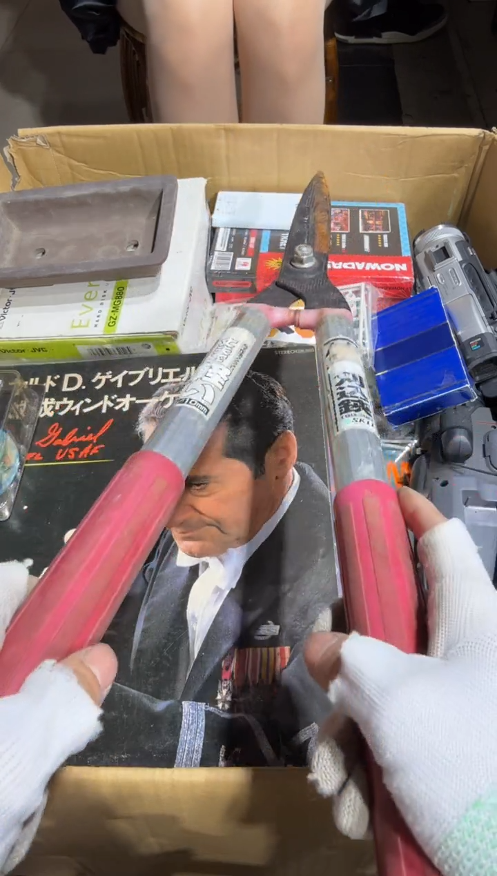 8新百****— 040   中古商品，瑕疵品，不保好坏。