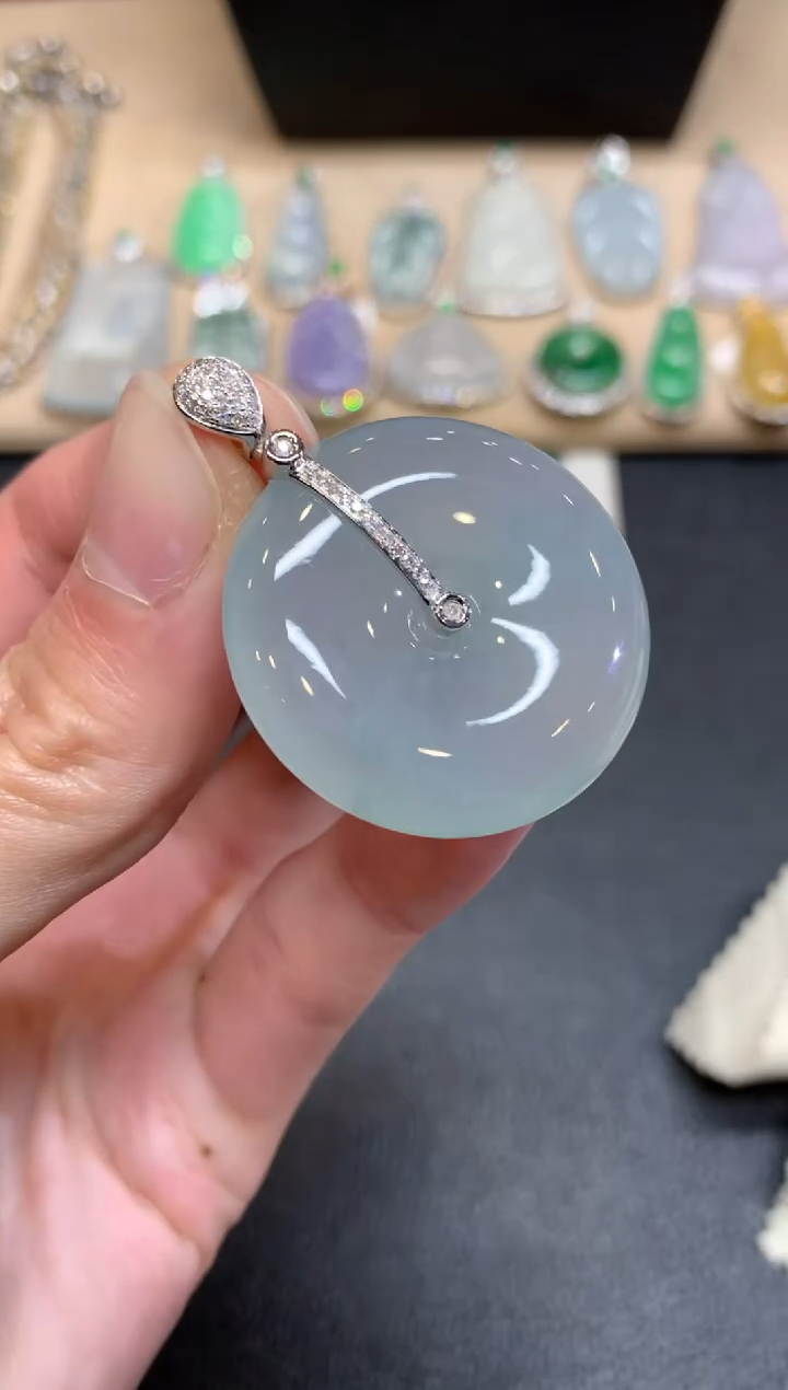 【闪购商品】翡翠颈饰18K金镶嵌平安扣【无服务费】