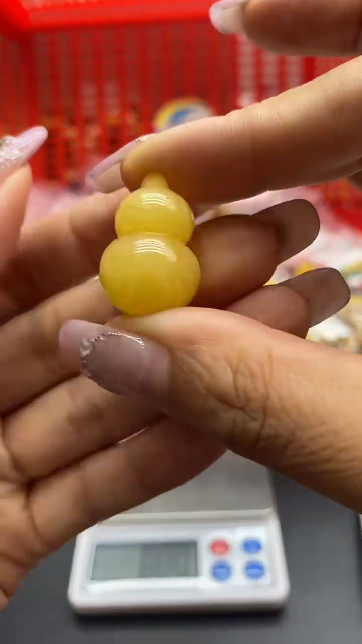 琥珀未镶嵌珠宝奇石350