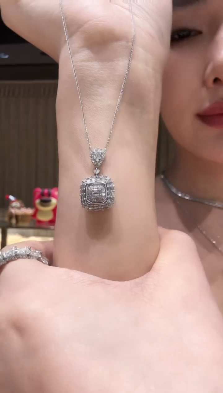 吊坠（不含链）18K金镶嵌钻石AF0680-W 大冰糖