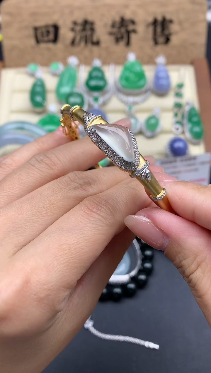 【闪购商品】翡翠手镯18K金镶嵌680-中国好珍宝