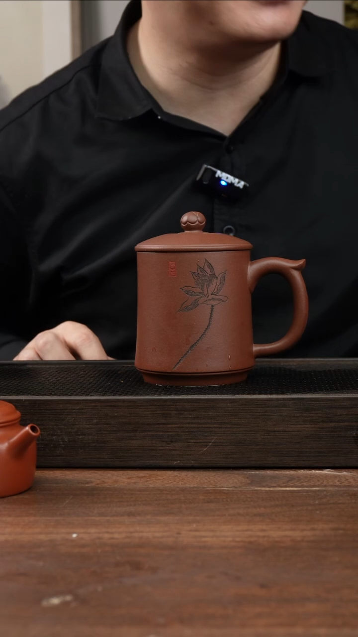 茶杯紫砂紫泥莲花钮    莲花   刻绘盖杯 ！   