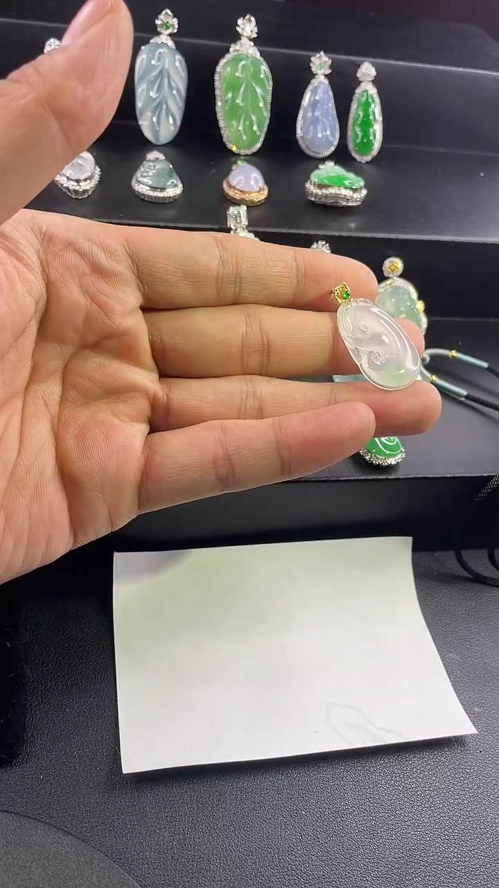 【闪购商品】翡翠颈饰18K金镶嵌吊坠