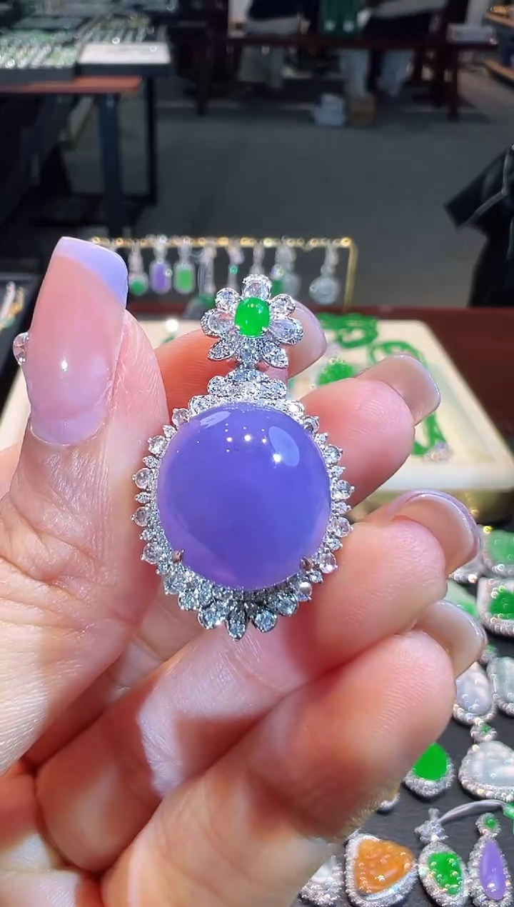 【闪购商品】翡翠吊坠(不含链)18K金镶嵌翡翠