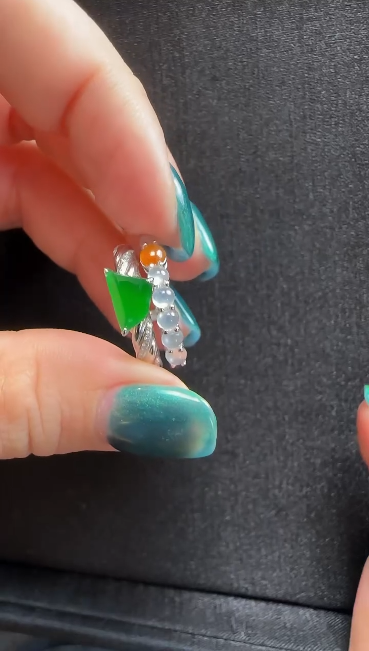 【闪购商品】翡翠戒指18K金镶嵌351蛋面一枚