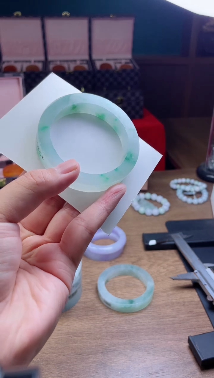 未镶嵌手镯定制翡翠柠**道定制