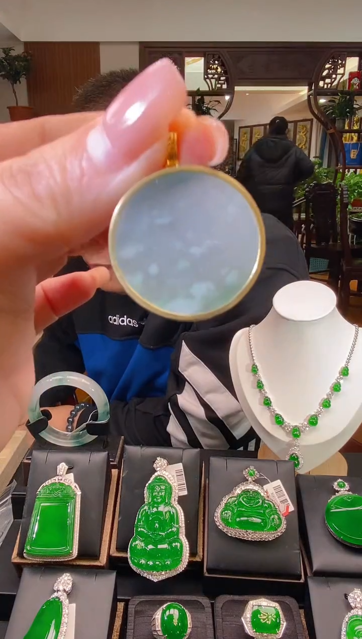 【闪购商品】翡翠吊坠(不含链)18K金镶嵌翡翠吊坠