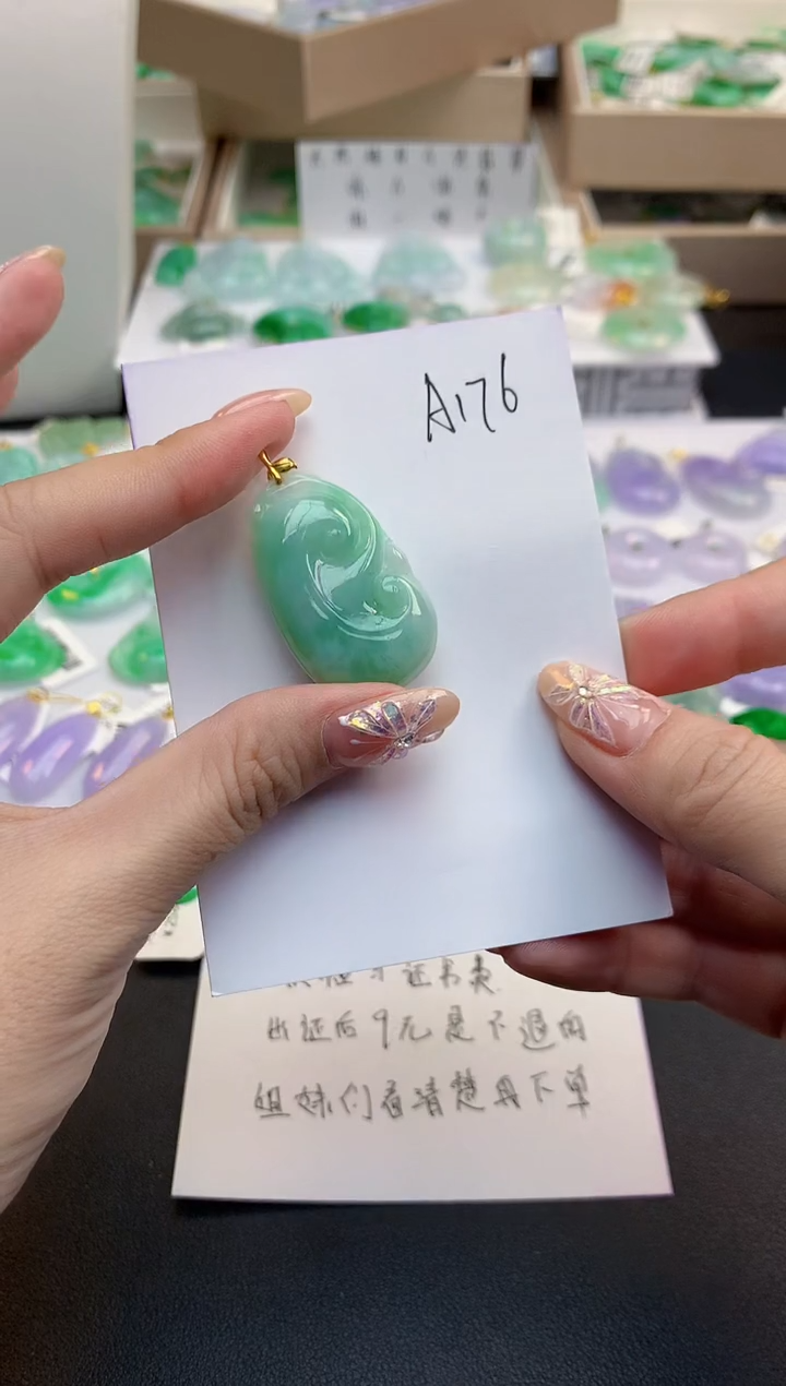 颈饰18K金镶嵌翡翠天然缅甸a货翡翠