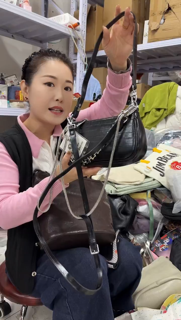 PVC点点小红心 没关注的关注一下主播